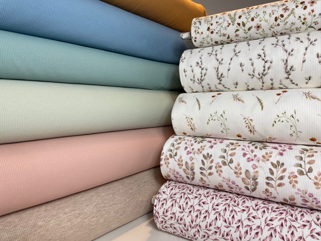 stoff stoffe stoffauswahl nähen material materialien ribstrick jersey baumwolle baumwolljersey unifarben bunt meergrün beige melange hellbeige hellblau jeansblau nude rosa altrosa altmauve kamel pfirsisch vintage grün
