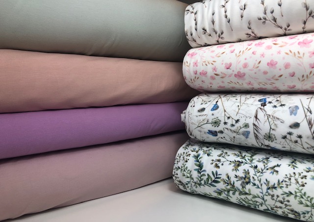 stoff stoffe stoffauswahl nähen material materialien ribstrick jersey baumwolle baumwolljersey unifarben bunt meergrün beige melange hellbeige hellblau jeansblau nude rosa altrosa altmauve kamel pfirsisch vintage grün