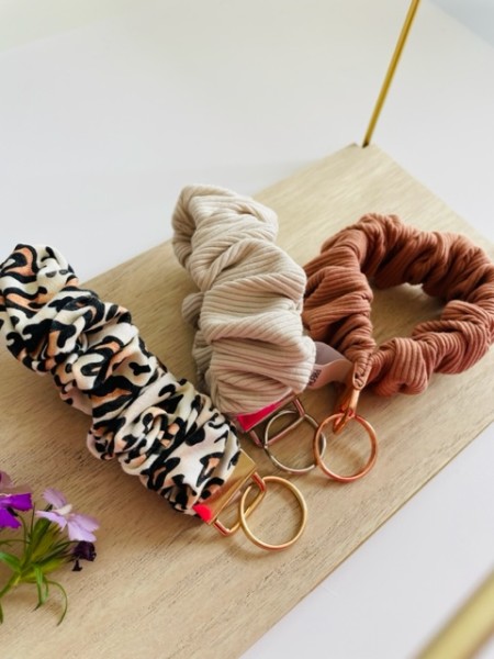 scrunchie leopard schlüsselanhänger Ausweis transponder essenskarte metallic rosa
